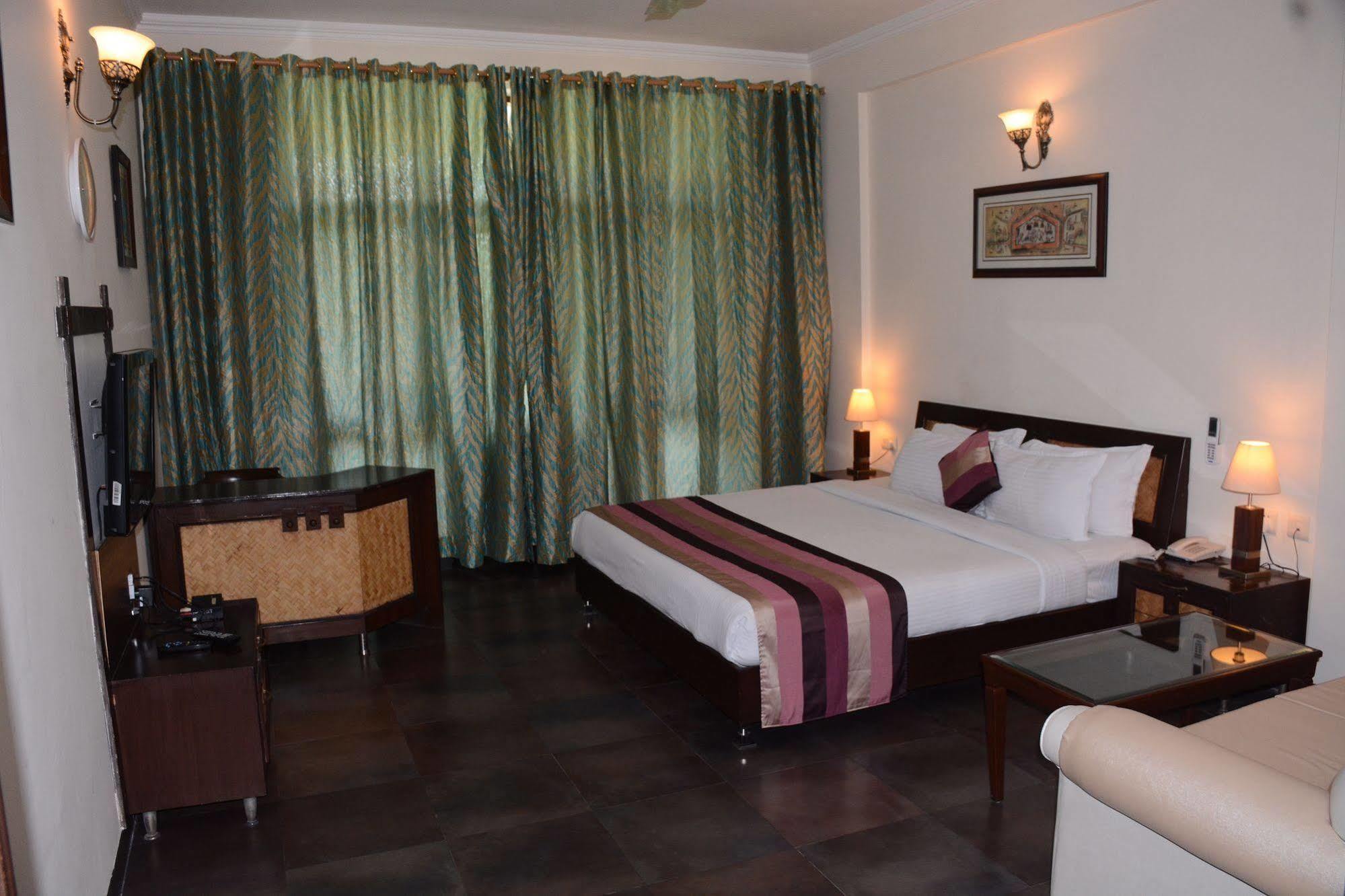 Naturoville Ayurvedic And Yoga Retreat Hotel Rishikesh Exterior photo